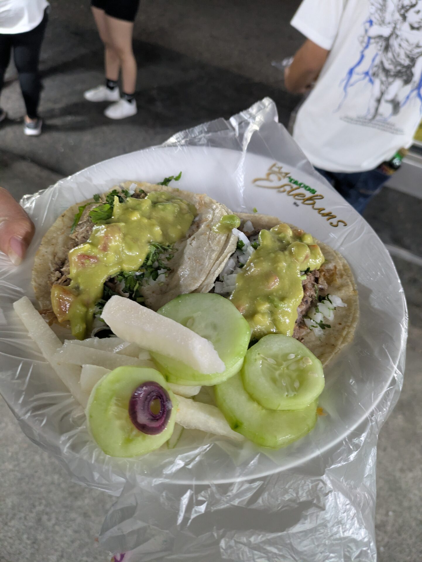 メキシコ・レオン市南部Centro Max前の消防署横タコス2