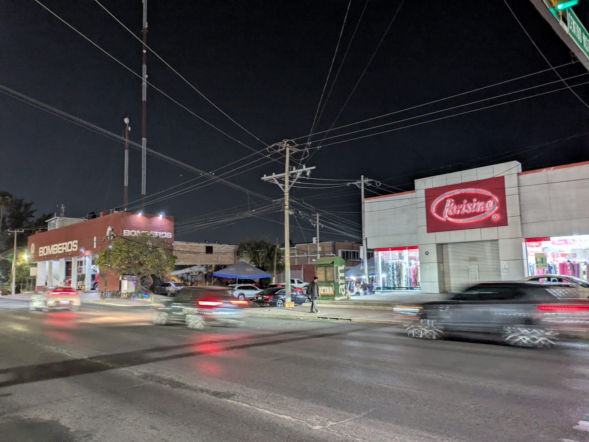 メキシコ・レオン市南部Centro Max前の消防署横タコス