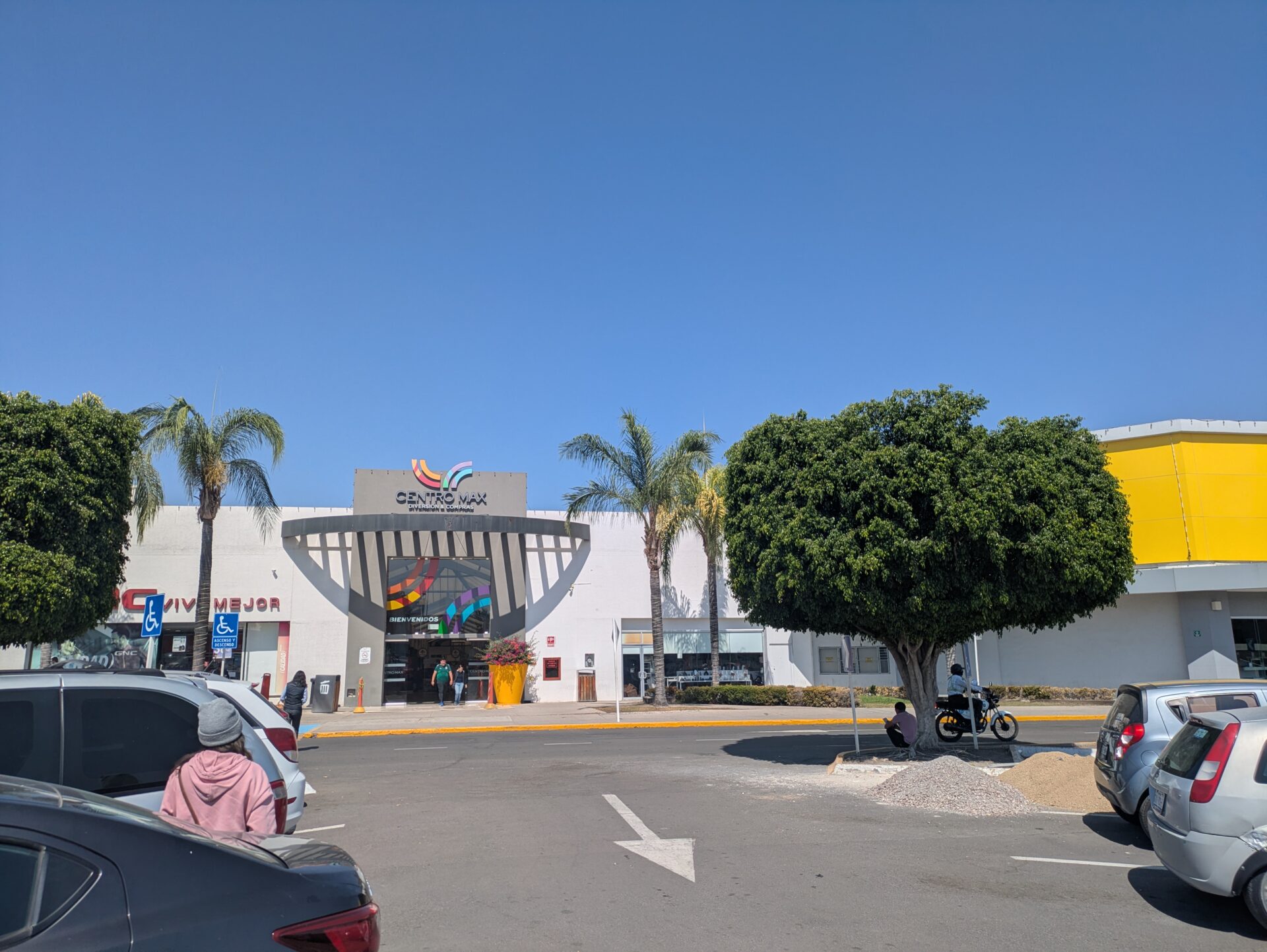 メキシコ・レオン市南部ショッピングモール・Centro Max入口