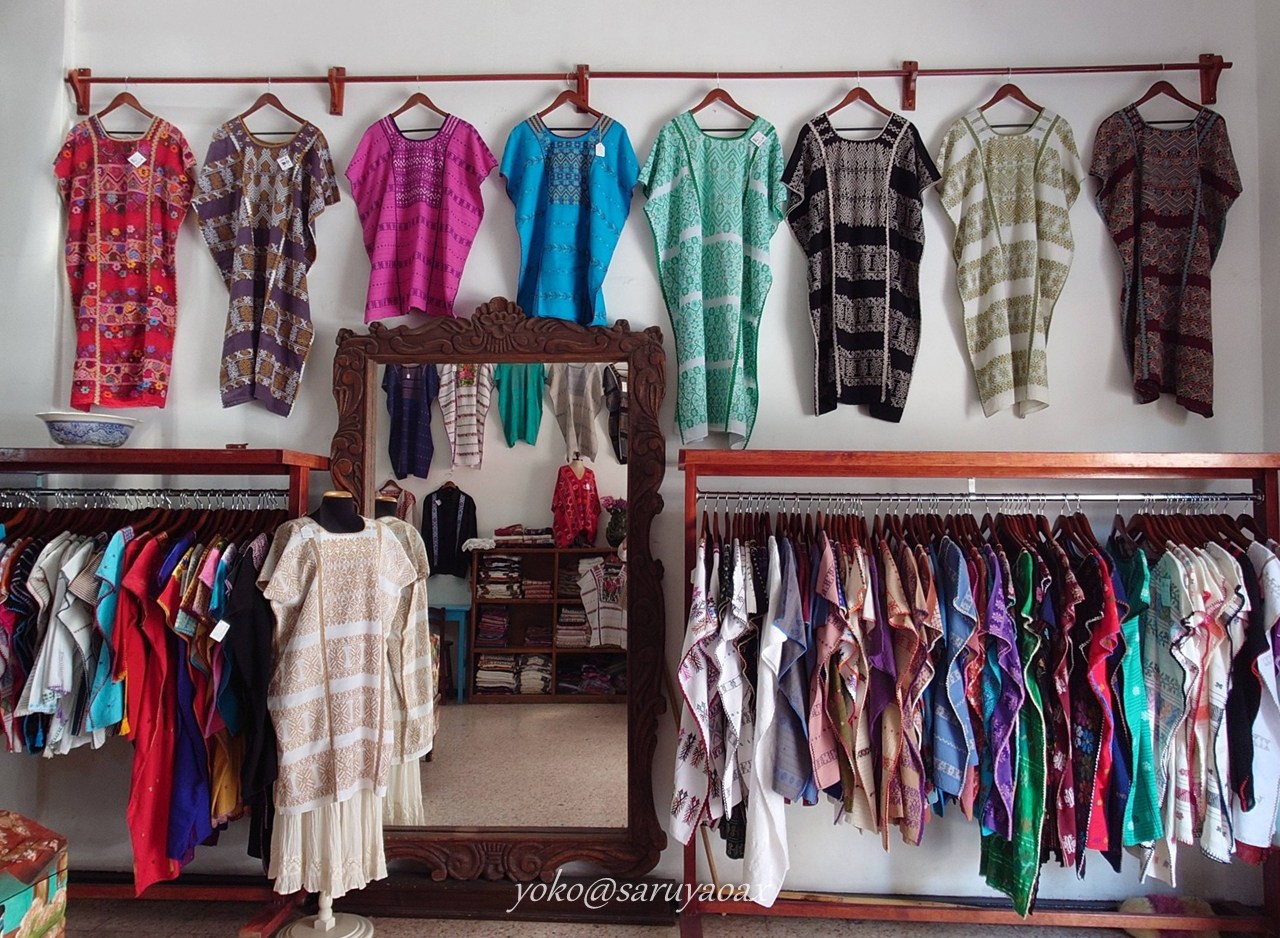 オアハカの民族衣装。腰織りで作られたウィピル。