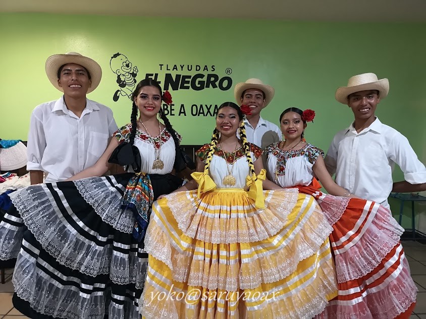 オアハカのトラジュ―ダス・エル・ネグロのゲラゲッツア・ショー