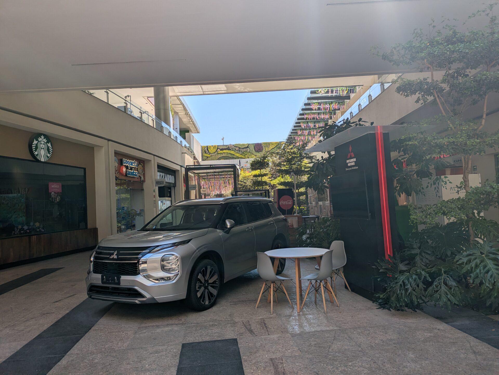 メキシコ・レオン市南部ショッピングモールAltacia・アーケード